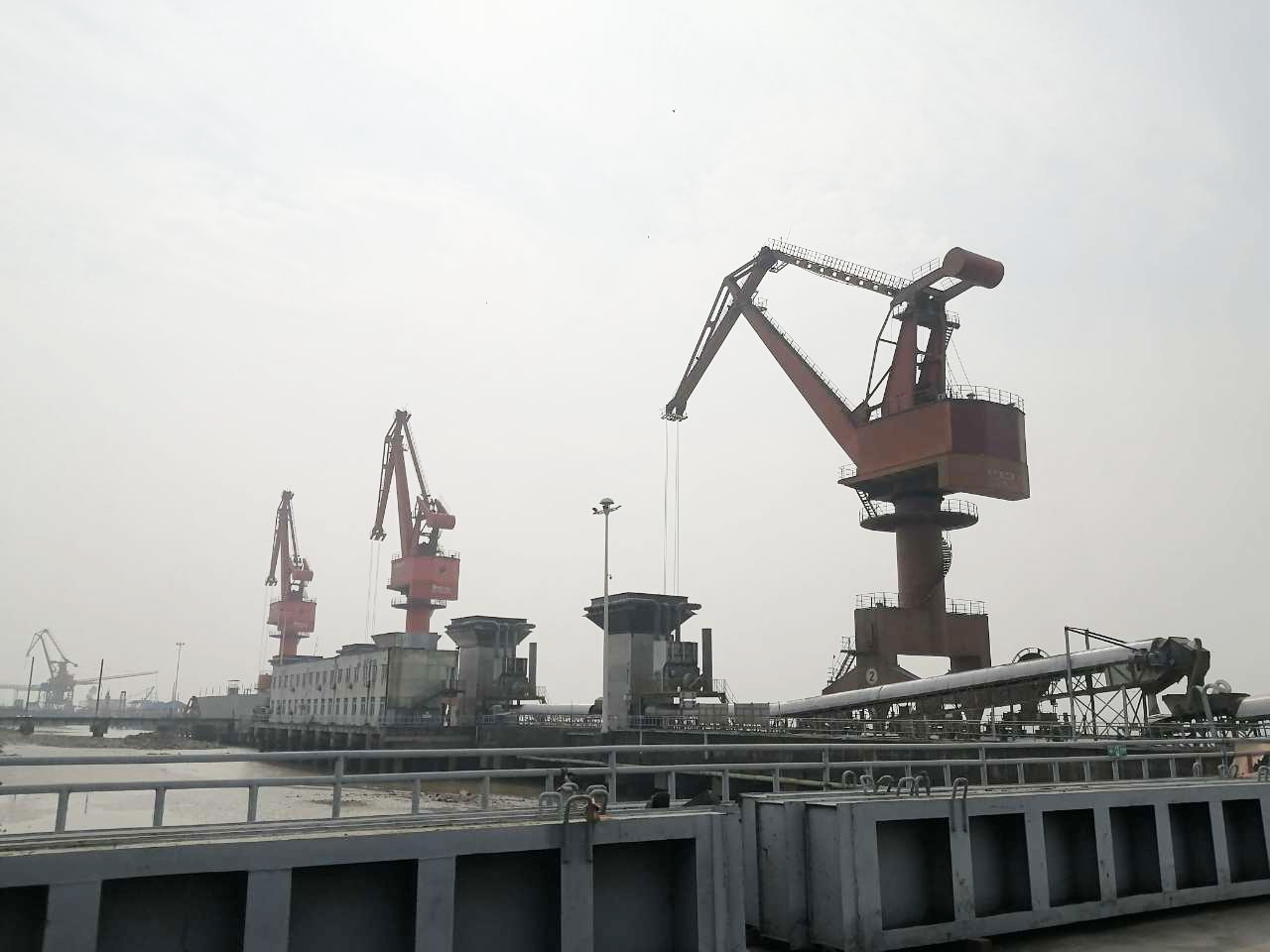 南通中集碼頭門座機(jī)力矩限制器順利驗收！